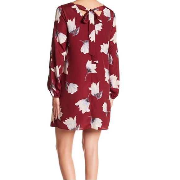 Cynthia Steffe Floral V-Neck Split Sleeve Shift Dress - Picture 7 of 7